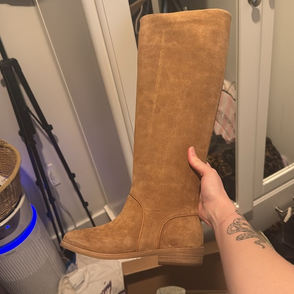 Women's Tan Suede Knee-High Boots - Picture 4 of 6